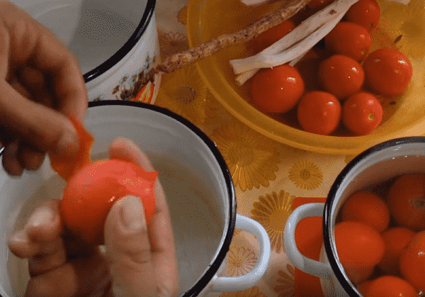khrenovina – klassicheskijj recept prigotovleniya iz pomidor i khrena s chesnokom16 Аджика – класичний рецепт приготування з помідор і хрону з часником