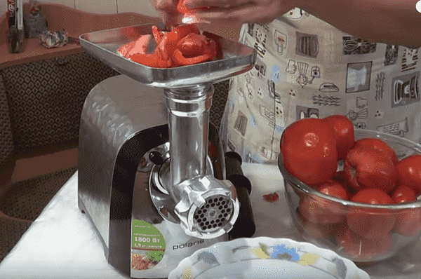 khrenovina – klassicheskijj recept prigotovleniya iz pomidor i khrena s chesnokom19 Аджика – класичний рецепт приготування з помідор і хрону з часником