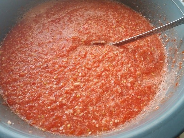 khrenovina – klassicheskijj recept prigotovleniya iz pomidor i khrena s chesnokom7 Аджика – класичний рецепт приготування з помідор і хрону з часником
