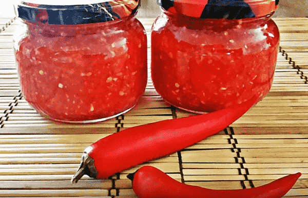 khrenovina – klassicheskijj recept prigotovleniya iz pomidor i khrena s chesnokom9 Аджика – класичний рецепт приготування з помідор і хрону з часником
