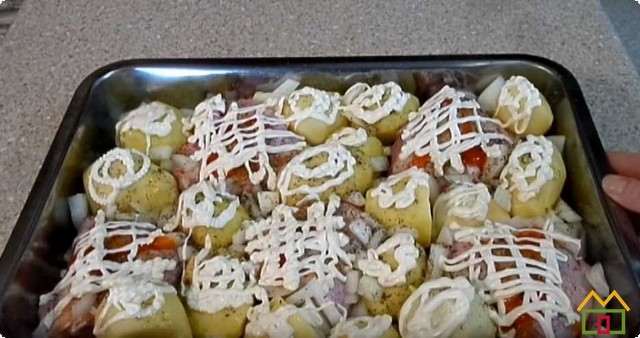 420b501ea72919429d31f642e29ee7d5 Картопля запечена в духовці — прості і смачні рецепти