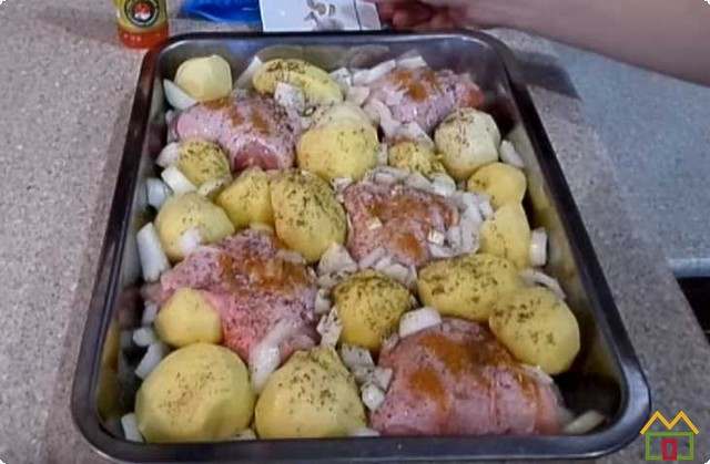 5643e9d10d95bd65d10c7530beadedbe Картопля запечена в духовці — прості і смачні рецепти