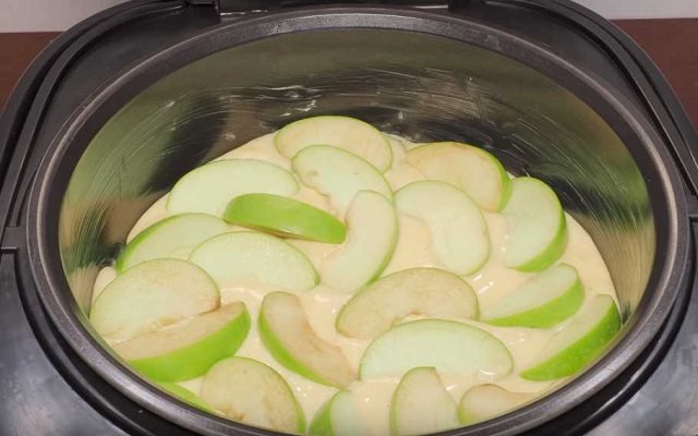 5d3e470f02ee7372007bddc0acdf7925 Шарлотка з яблуками — Прості покрокові рецепти випічки смачного яблучного пирога