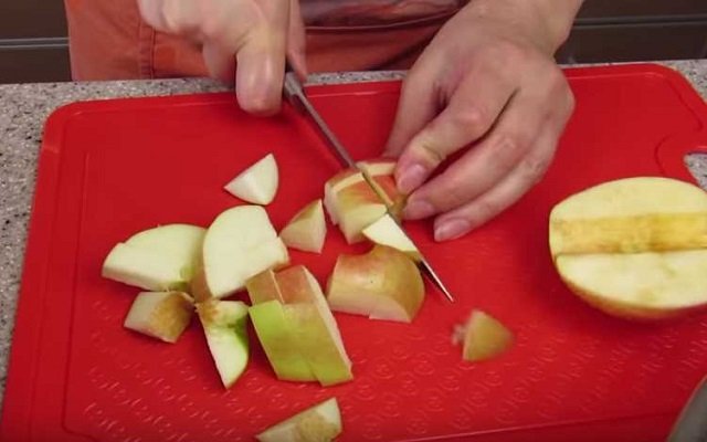 6b491ce5f4c488da4d337964350d7573 Шарлотка з яблуками — Прості покрокові рецепти випічки смачного яблучного пирога