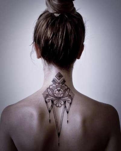 8aaf29797e49e542043947448db2f3e0 Татуювання на шиї для дівчат ззаду/збоку/спереду. Фото, напису, ескізи