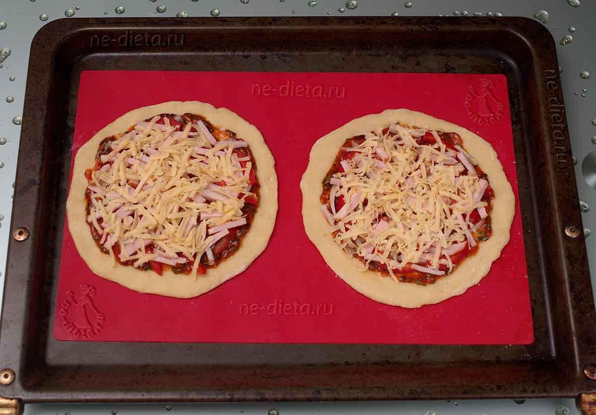 9334507247ed173b9fa48987d4edf188 Як зробити міні піцу в домашніх умовах без дріжджів — рецепт міні піци з шинкою в духовці з покроковими фото