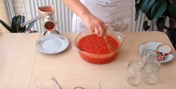 adzhika iz pomidor i chesnoka: klassicheskie recepty na zimu9 Аджика з помідор і часнику: класичні рецепти на зиму