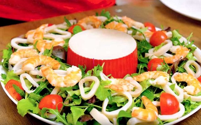 bf4e564046e42c294e5eb5ad95c5be3a Прості і смачні салати на святковий новорічний стіл — найвідоміші, оригінальні, нові