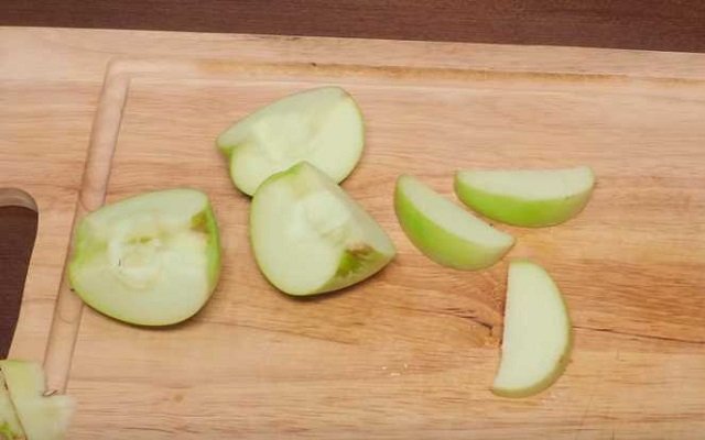 d6da349391085ba9dd5cf5e10c5bdba8 Шарлотка з яблуками — Прості покрокові рецепти випічки смачного яблучного пирога