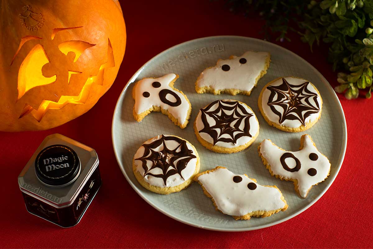da9728a01c8665e34cba7b9d3f849e38 Як приготувати печиво на Хелловін своїми руками — рецепт печива у формі павутинок і різних персонажів з покроковими фото