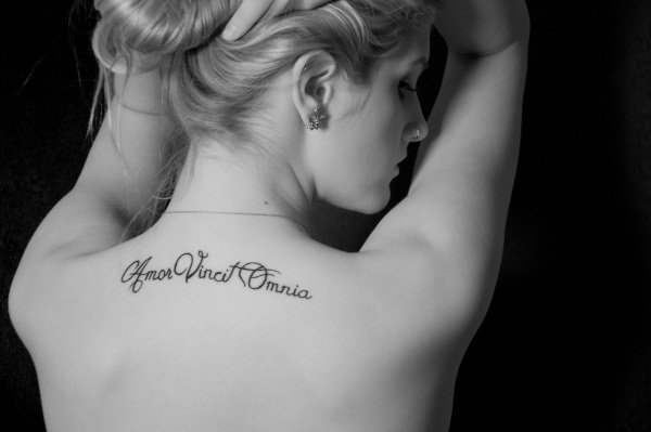 dc8f8a67556258af6dcd6d6ebd8aa0d8 Татуювання на спині для дівчат. Фото, ескізи, написи з перекладом, крила