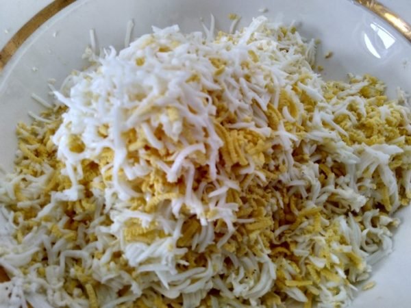 evrejjskijj salat: klassicheskijj recept s syrom i yajjcom18 Єврейський салат: класичний рецепт з сиром і яйцем