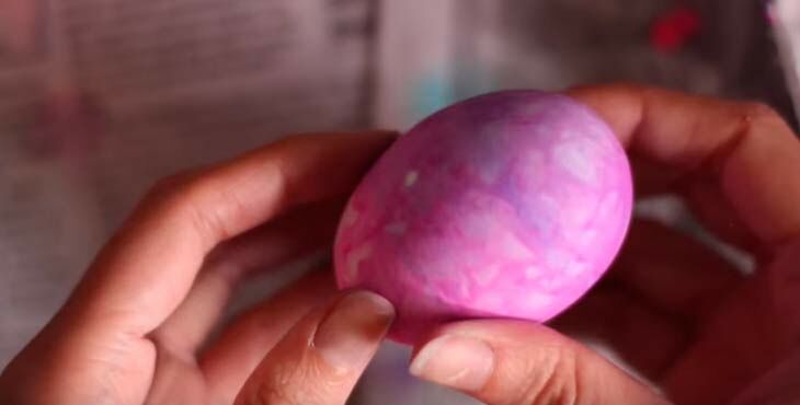 kak krasivo pokrasit yajjca na paskhu svoimi rukami  originalnaya pokraska paskhalnykh yaic343 Як красиво пофарбувати яйця на великдень своїми руками? Оригінальне фарбування пасхальних яєць