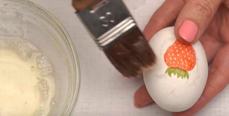 kak krasivo pokrasit yajjca na paskhu svoimi rukami  originalnaya pokraska paskhalnykh yaic359 Як красиво пофарбувати яйця на великдень своїми руками? Оригінальне фарбування пасхальних яєць