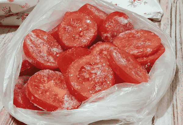 kak zamorozit pomidory na zimu svezhimi, v domashnikh usloviyakh76 Як заморозити помідори на зиму свіжими, в домашніх умовах