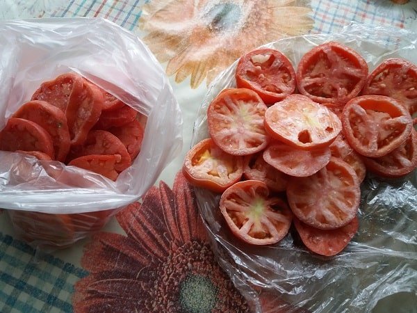 kak zamorozit pomidory na zimu svezhimi, v domashnikh usloviyakh79 Як заморозити помідори на зиму свіжими, в домашніх умовах