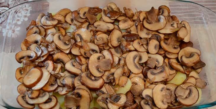 kartoshka s gribami v dukhovke   9 fotoreceptov151 Картопля з грибами в духовці — 9 фоторецептов