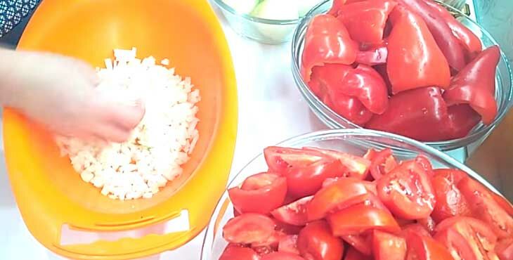 lecho iz perca i pomidor na zimu: recepty palchiki oblizhesh327 Лечо з перцю і помідорів на зиму: рецепти пальчики оближеш