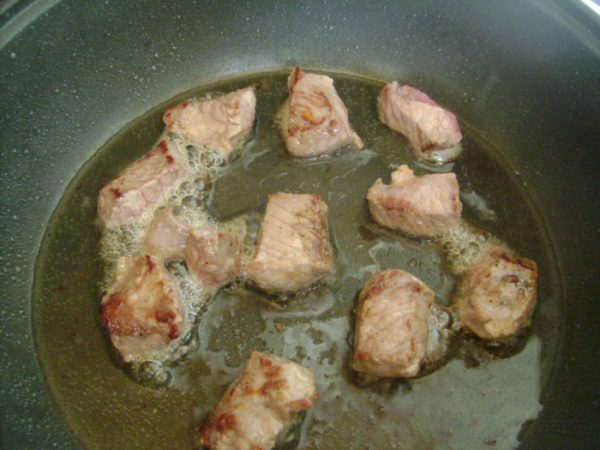 myaso v gorshochkakh s kartoshkojj v dukhovke: poshagovyjj recept zharkogo27 Мясо в горщиках з картоплею в духовці: покроковий рецепт спекотного