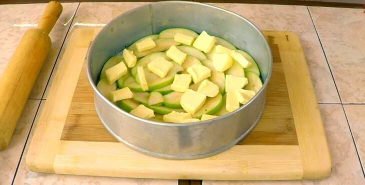 pirog s yablokami iz sloenogo testa   8 poshagovykh receptov v dukhovke300 Пиріг з яблуками з листкового тіста   8 покрокових рецептів в духовці