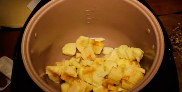 pirog s yablokami iz sloenogo testa   8 poshagovykh receptov v dukhovke315 Пиріг з яблуками з листкового тіста   8 покрокових рецептів в духовці