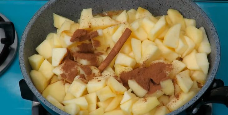 pirozhki s yablokami v dukhovke   bystrye i vkusnye recepty466 Пиріжки з яблуками в духовці — швидкі і смачні рецепти