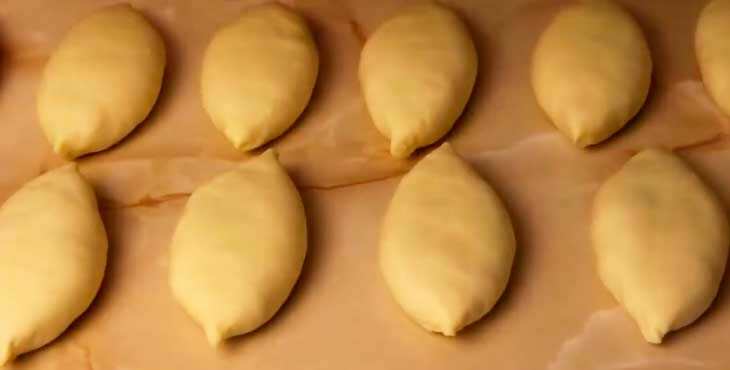 pirozhki s yajjcom i lukom zharenye na skovorode408 Пиріжки з яйцем і цибулею смажені на сковороді