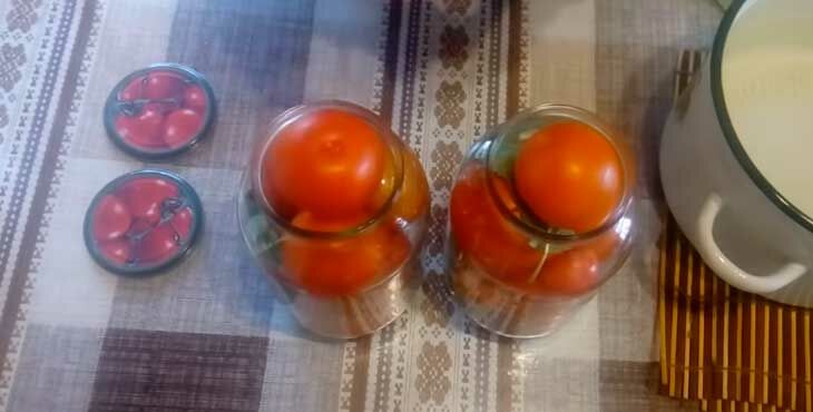 pomidory marinovannye na zimu   ochen vkusnye i sladkie474 Помідори мариновані на зиму   дуже смачні і солодкі