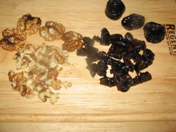 salat chjornaya zhemchuzhina s chernoslivom: poshagovye recepty s foto i video84 Салат Чорна перлина з чорносливом: покрокові рецепти з фото і відео