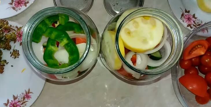 salat iz ovoshhejj na zimu palchiki oblizhesh bez sterilizacii133 Салат з овочів на зиму Пальчики оближеш без стерилізації