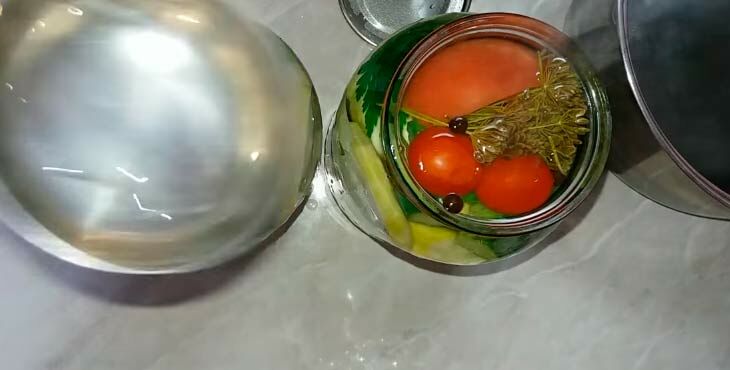 salat iz ovoshhejj na zimu palchiki oblizhesh bez sterilizacii134 Салат з овочів на зиму Пальчики оближеш без стерилізації