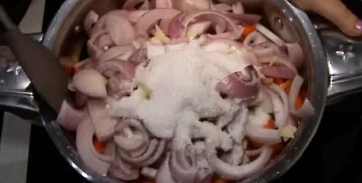 salat iz ovoshhejj na zimu palchiki oblizhesh bez sterilizacii158 Салат з овочів на зиму Пальчики оближеш без стерилізації