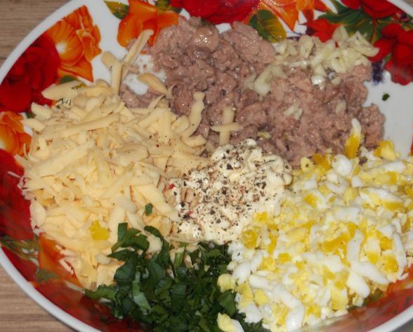 salat iz pecheni treski klassicheskijj: recepty s yajjcom i risom, foto i video65 Салат з печінки тріски класичний: рецепти з яйцем і рисом, фото і відео