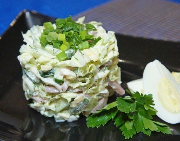 salat monika s vetchinojj i syrom: poshagovyjj recept prigotovleniya s foto83 Салат Моніка з шинкою і сиром: покроковий рецепт приготування з фото
