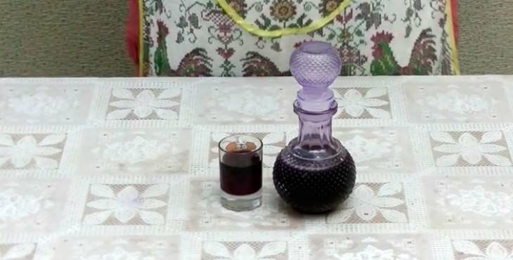 vino iz chernoplodnojj ryabiny   prostye recepty v domashnikh usloviyakh300 Вино з чорноплідної горобини — прості рецепти в домашніх умовах