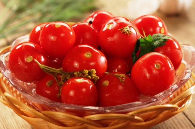 0134ddc1ca7114eec2af15ca0c6de38d Солодкі мариновані помідори на зиму в літрових банках — дуже смачні рецепти