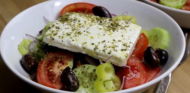 0906517841e4865e97cd31969e0dc00e Грецький салат з листям салату: 6 простих класичних рецептів
