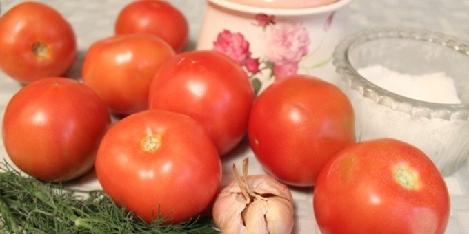 09a323ef86bd61bf884f0b2c401920df Солоні помідори в домашніх умовах (рецепти швидкого приготування)
