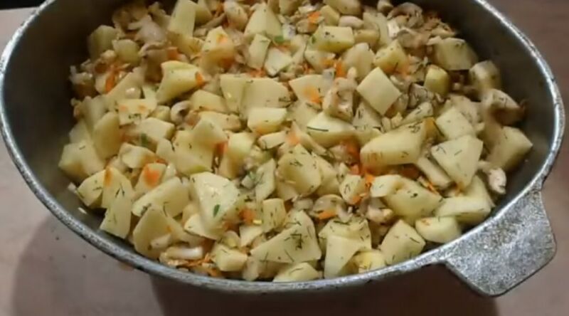 0aa91f671a3d3d6b62eaa2cb5089a2b7 Свинина з картоплею в духовці — прості і смачні рецепти