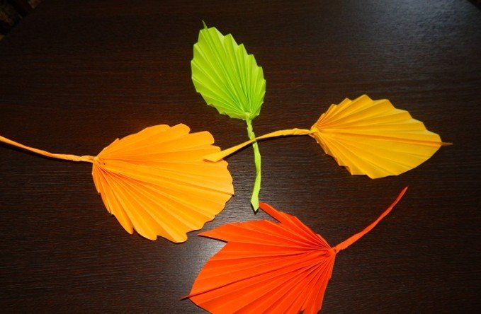 0b3e7a70aff18d955809833525ffbf42 Осіннє листя з паперу + шаблони і трафарети для вирізання