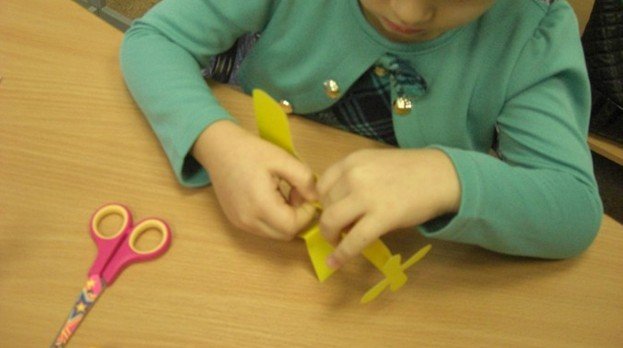 0dba9d682d806bf6a0590c97cf4d89c2 Літак своїми руками з паперу та підручних матеріалів для дітей
