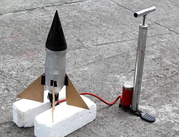 11acd3ec8f049e03981de4f730ab6a61 Ракета з паперу та картону для дітей: як зробити своїми руками саморобку ракету