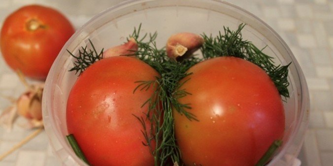 1a84a0b8b6ad884d9b94d46d9f2f9b0b Солоні помідори в домашніх умовах (рецепти швидкого приготування)