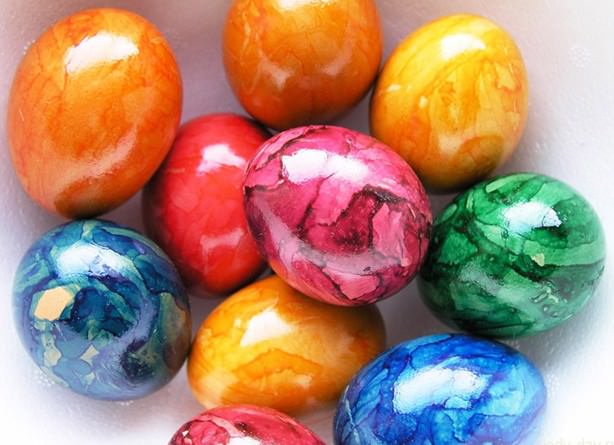 216ab33734f108994df33660c9d2c8d5 Як правильно і красиво фарбувати яйця на Великдень? Нові ідеї фарбування яєць в домашніх умовах