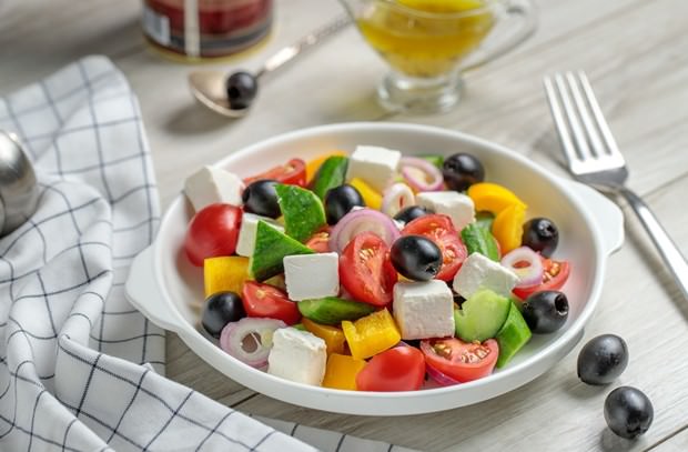 28eec61371d2b07f580f131b563ecb5a Грецький салат з листям салату: 6 простих класичних рецептів