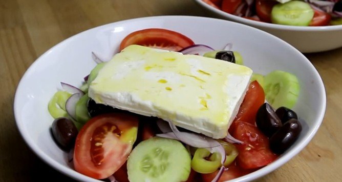 2ef73a53090c34a5c844f1150d19e990 Грецький салат з листям салату: 6 простих класичних рецептів