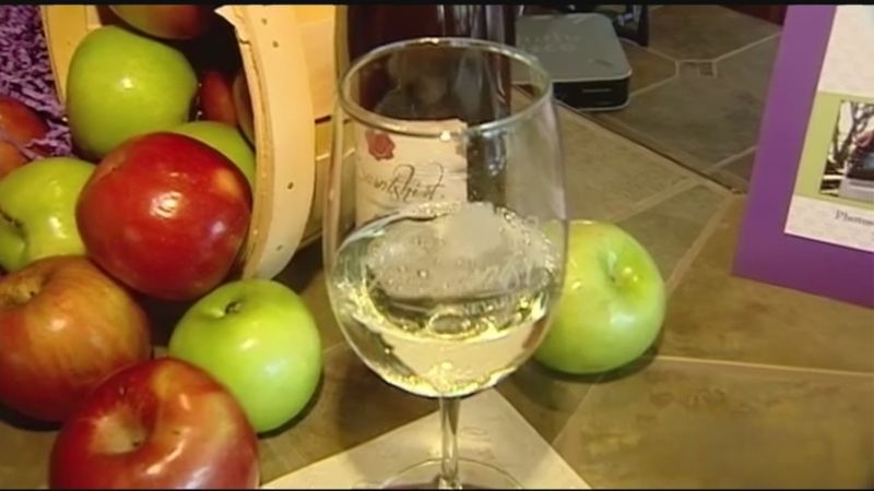 64f8535fe659a44c06560a517bdc845a Вино з яблук в домашніх умовах — прості рецепти приготування яблучного вина