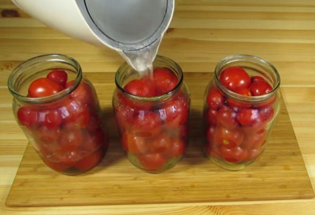 688b328cb54cf0d59a0730d3a4354620 Помідори мариновані на зиму: 7 дуже смачних рецептів солодких маринованих помідор