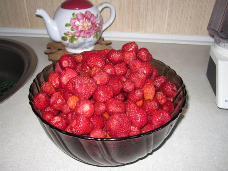 77f3ef8786f926ee952c86ae86ca9011 Як варити варення з полуниці Вікторія, щоб ягоди були цілими?