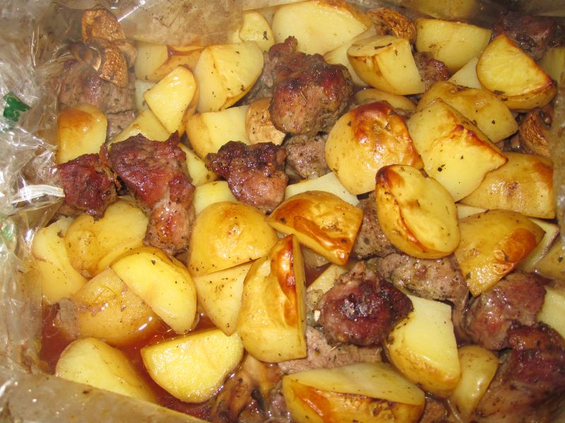 7f7f01422f98baa2384a8d478255cd44 Картопля з мясом в духовці — 6 рецептів